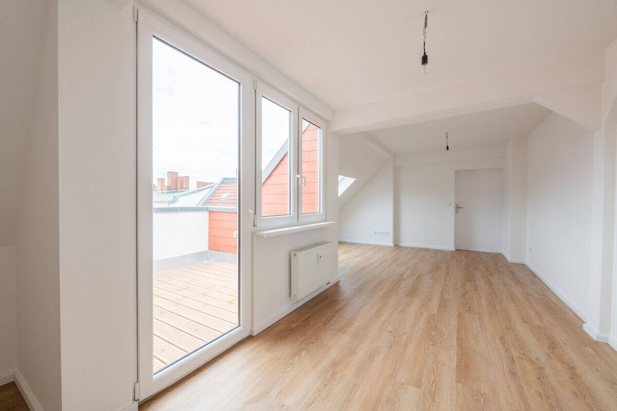 Erstbezug: Lichtdurchflutete Dachgeschoss-Wohnung mit Terrasse, moderner Ausstattung und in Top-Lage, 13585 Berlin (Spandau Falkenhagener Feld Hakenfelde)