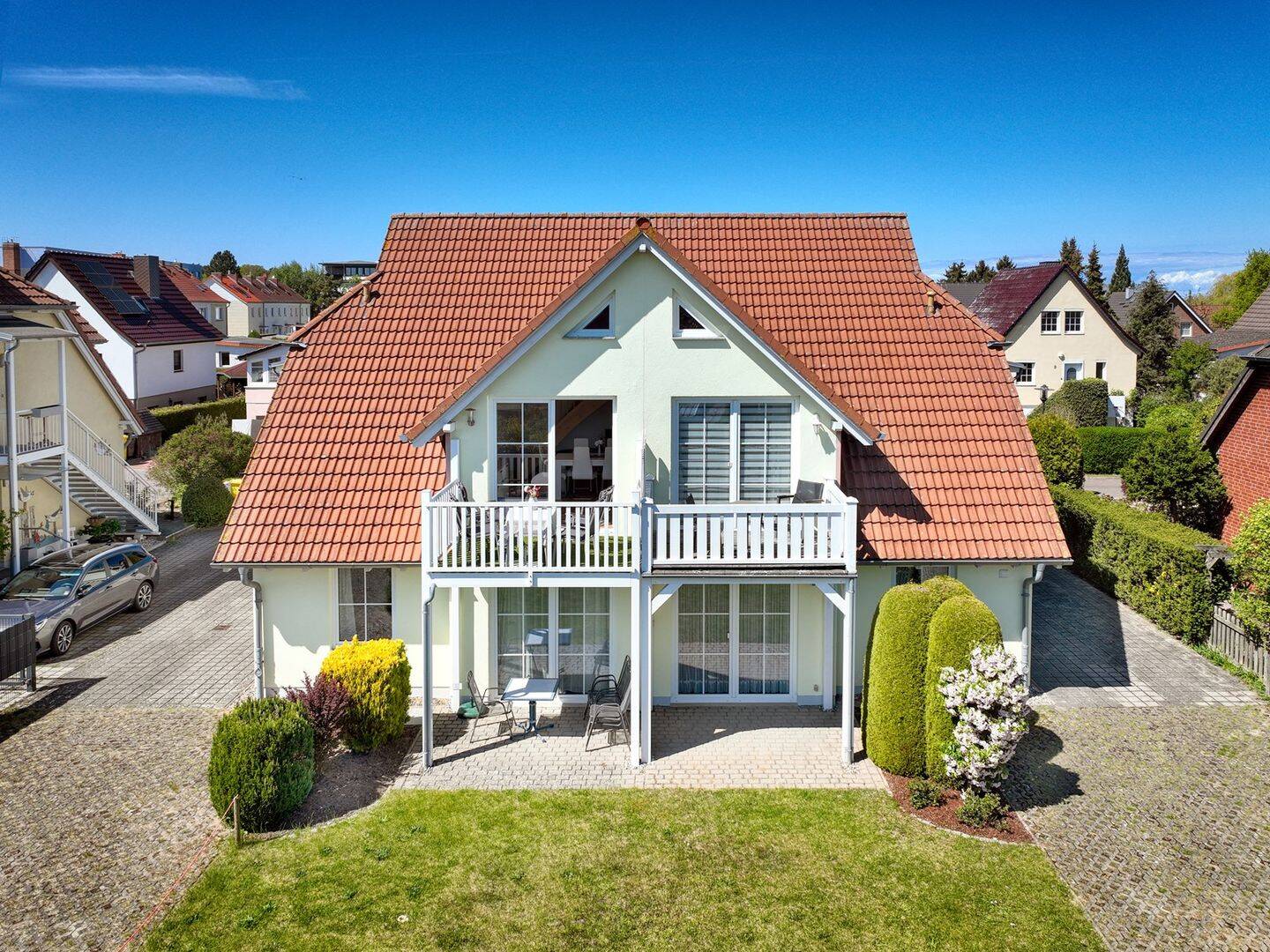 Ostsee-Rückzugsort: Stilvolle 4-Zimmer-Wohnung mit Südost-Balkon & Gartenanteil, 18225 Kühlungsborn