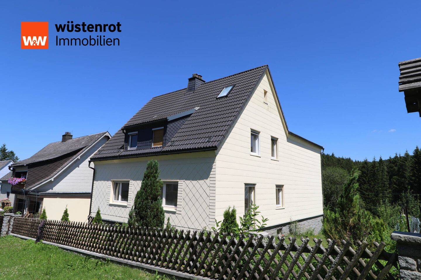 Endlich Entfalten! Wohlfühloase für die kleine Familie – mit Balkon und Gartenanteil zum Verlieben!, 95119 Naila