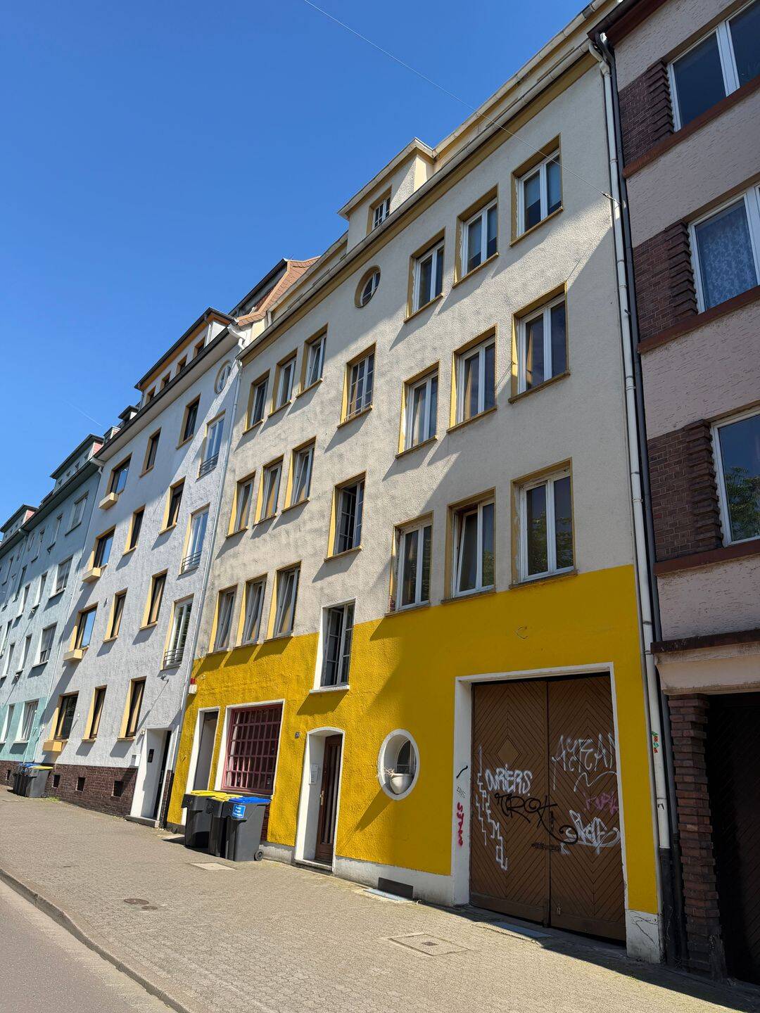 Wohn- und Geschäftshaus mit 8 vermieteten Wohnungen, Gewerbeeinheit und Garagenhof, 66111 Saarbrücken