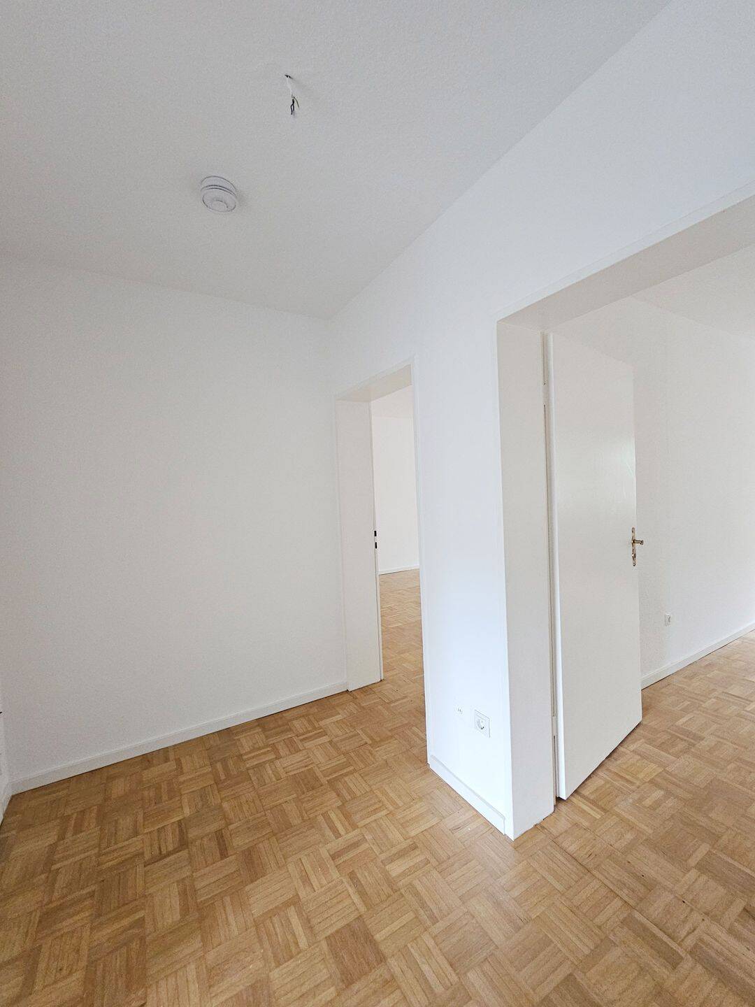 Großzügige 2 Zimmer-Wohnung mit Balkon!, 67059 Ludwigshafen am Rhein (Mitte Mundenheim West)