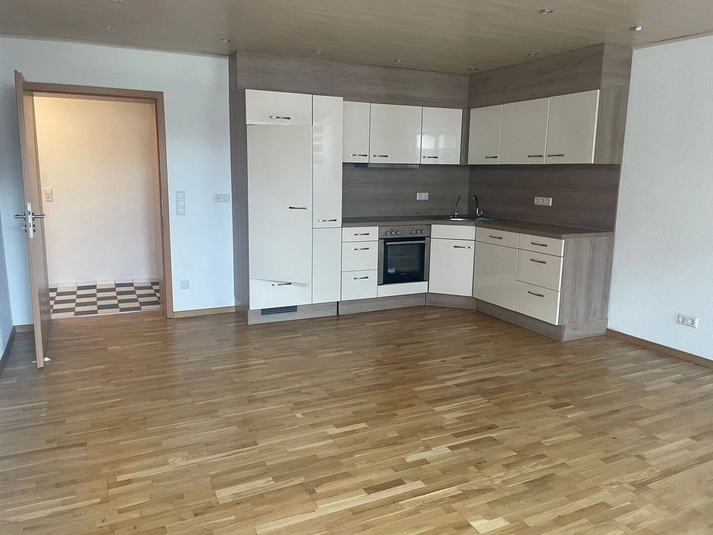 80qm 2 Zimmer Wohnung mit Abstellraum, 87773 Pleß