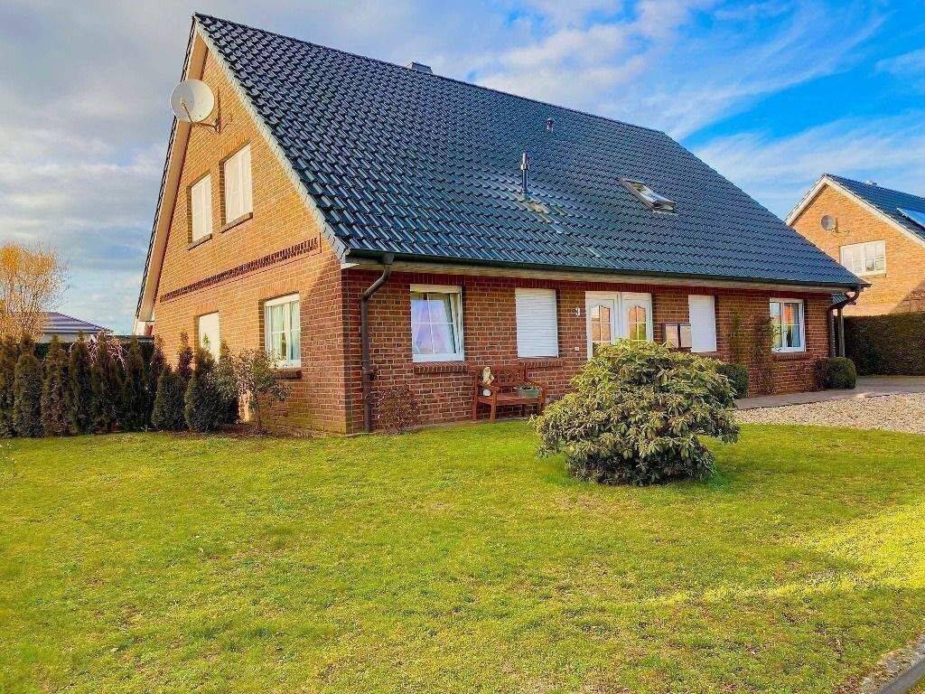 Traumhaftes Einfamilienhaus mit Einliegerwohnung in ruhiger Wohnlage von Nützen, 24568 Nützen