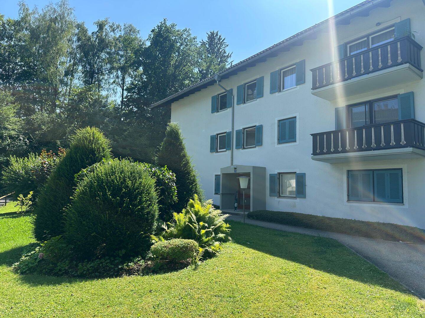 Erstbezug nach aufwendiger Renovierung – neu möbliertes 40 m² Apartment mit Südterrasse in Bad Wiessee, 83707 Bad Wiessee