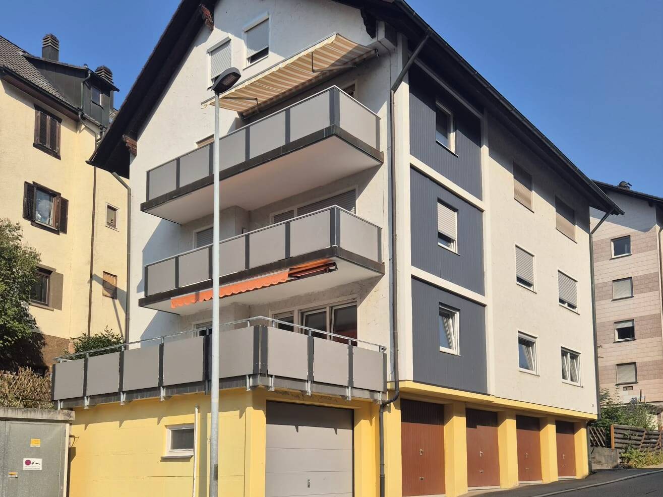 Frisch renoviert: 106 m² 4-Zi.-Wohnung mit Balkon und Bergblick in Lauterbach, 78730 Lauterbach