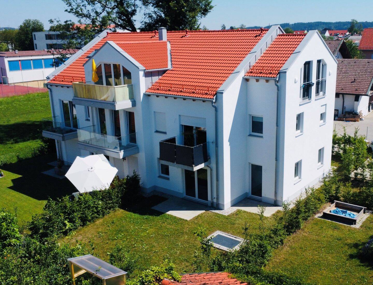 Exklusive 3-Zimmer-Wohnung mit sonnigem Garten – Topzustand und sofort bezugsfrei, 85567 Grafing b. München