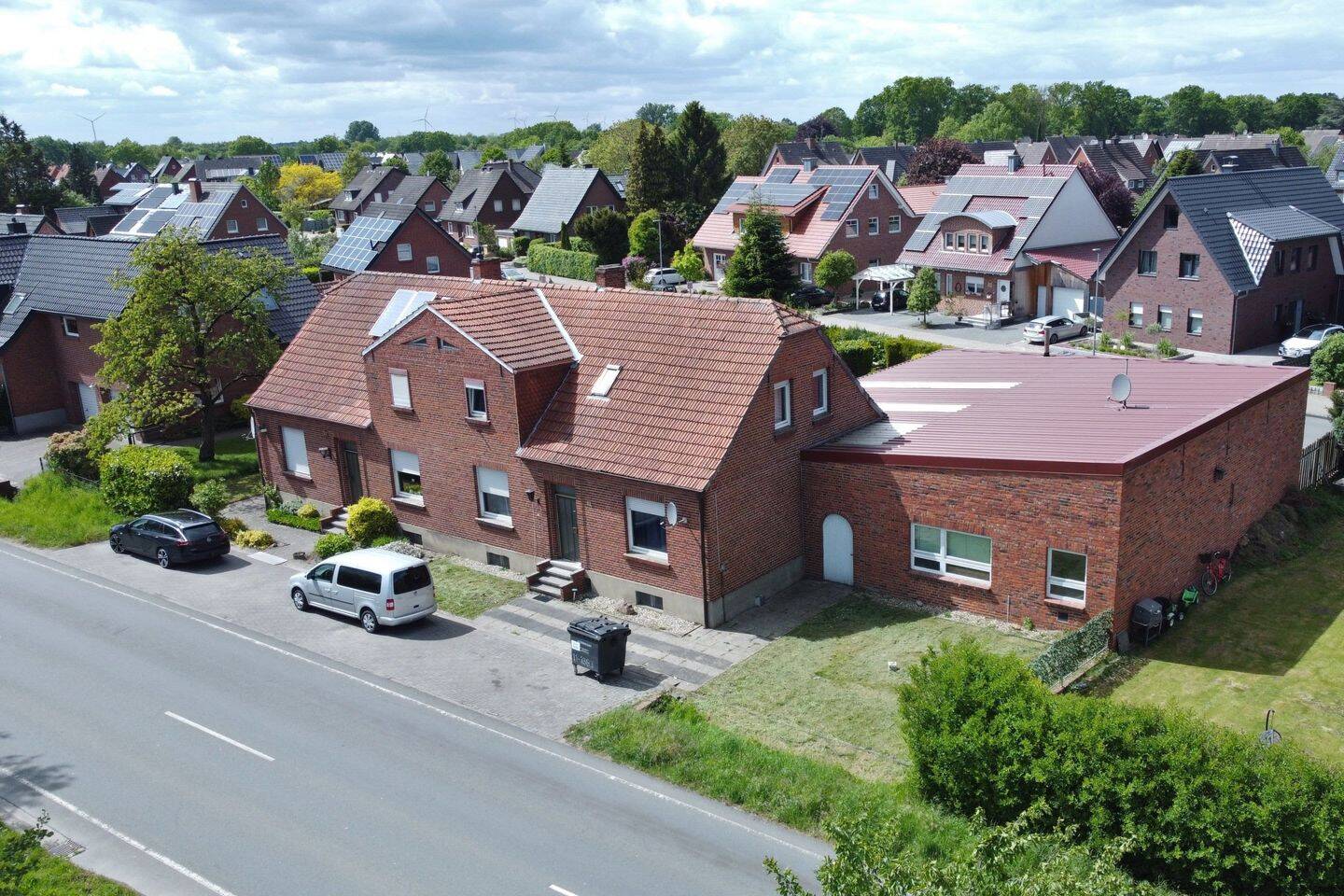 Vermietetes Doppelhaus mit Halle, Garagen & Lackierkammer, 48607 Ochtrup