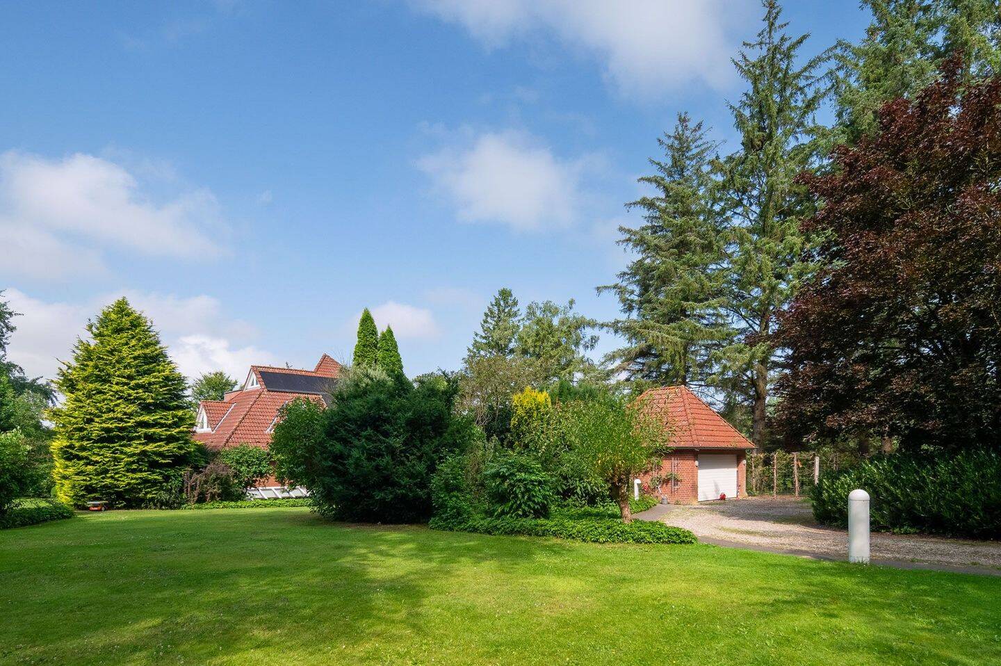 Naturparadies in Schobüll: Ruhe.Wald.Nordsee – Architektenhaus mit großem Garten, Sauna & Schwimmbad, 25813 Husum
