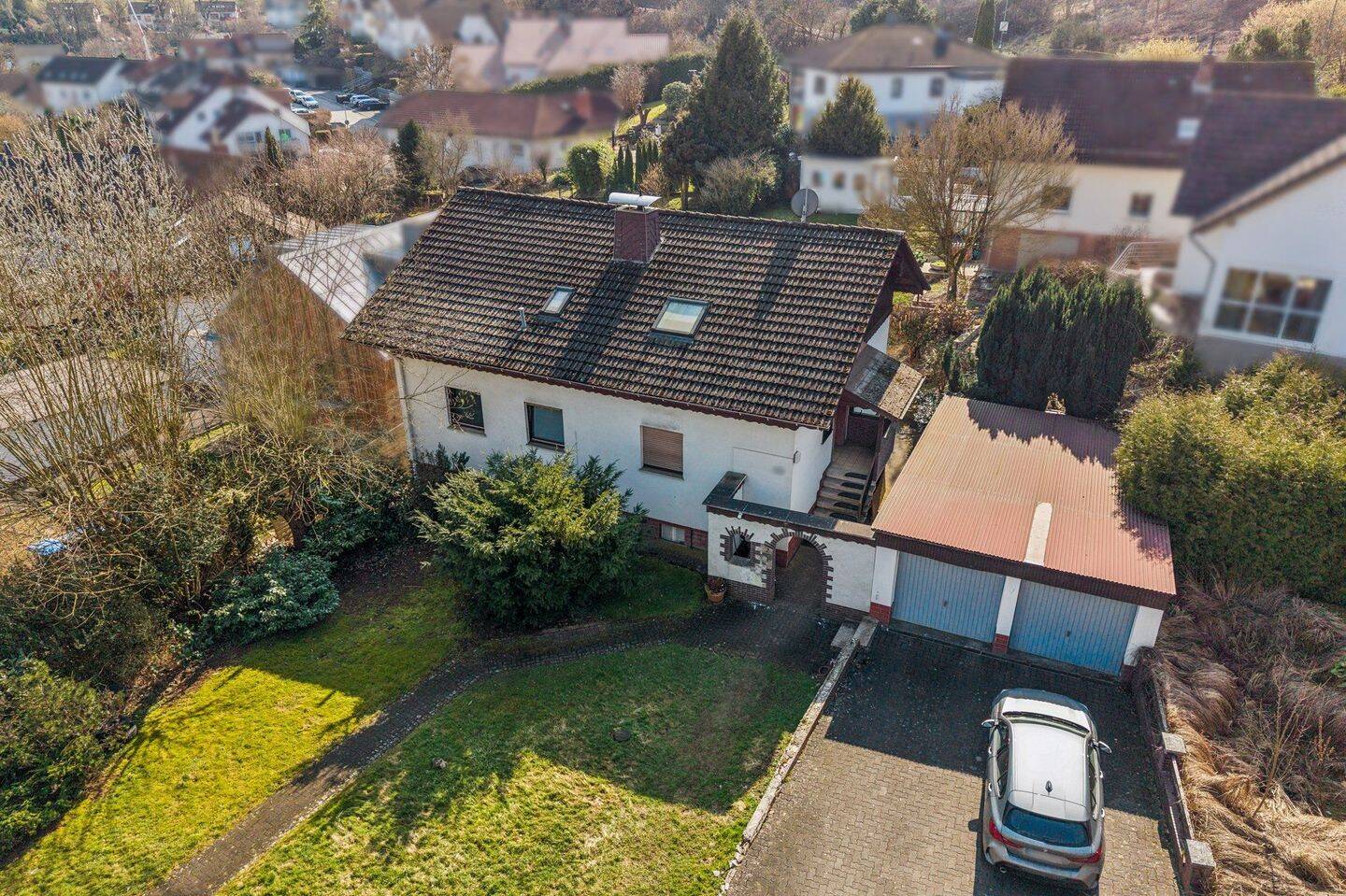 Attraktives Wohnhaus mit drei vermieteten Wohneinheiten in zentraler Lage von Marburg-Ockershausen, 35037 Marburg