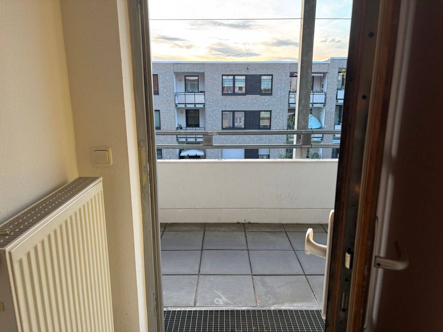 Frisch renoviert: 2-Zimmer-Wohnung mit Balkon und Aufzug in Aschaffenburg, 63743 Aschaffenburg (Gailbach Innenstadt Obernau Obernauer Kolonie Schweinheim)