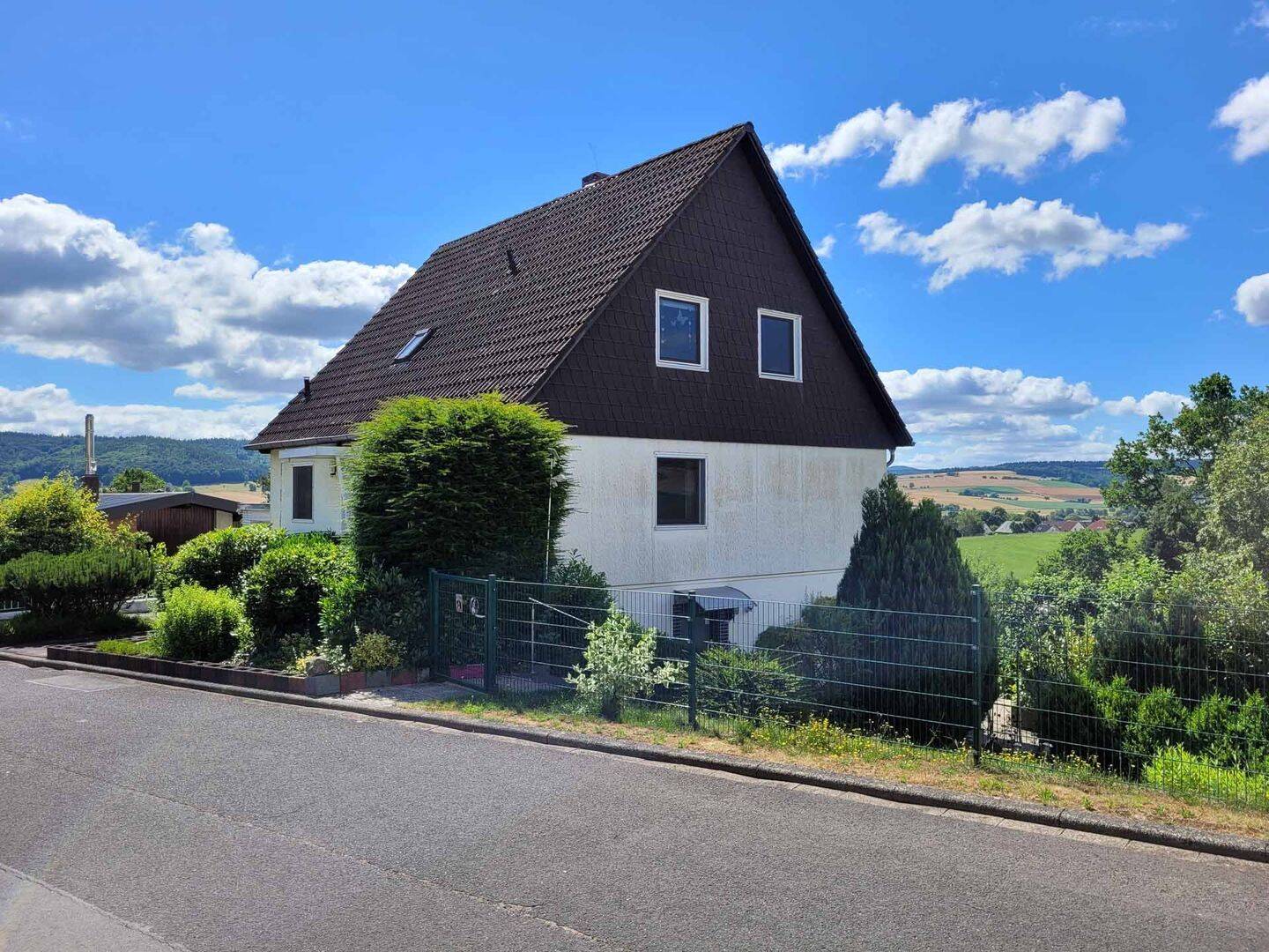 TOP LAGE!!! Sonnig gelegenes Einfamilienhaus mit Fernblick, 36251 Bad Hersfeld