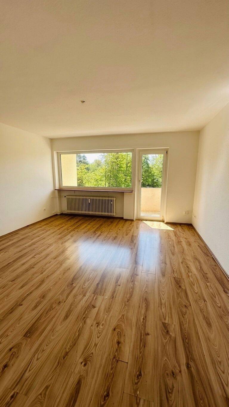 Vermietete lichtdurchflutete 3-Zimmerwohnung mit sonnigem Balkon und Garage, 63457 Hanau