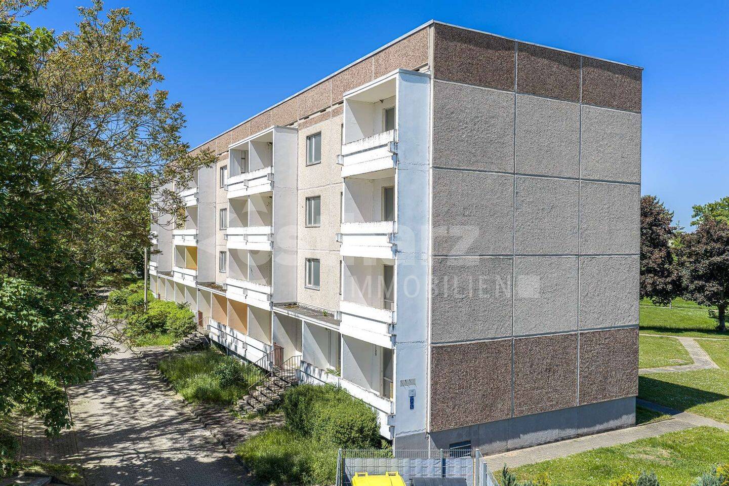 Investor gesucht! Wohnblock mit 24 Wohnungen in Ballenstedt., 6493 Ballenstedt