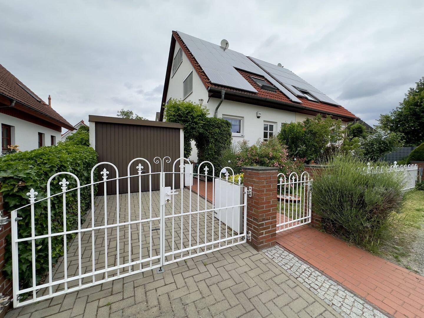 Charmante Doppelhaushälfte mit modernem Energiesystem und Wohlfühlfaktor, 12526 Berlin (Treptow-Köpenick Bohnsdorf Kleingartenanlage Grünbergallee)