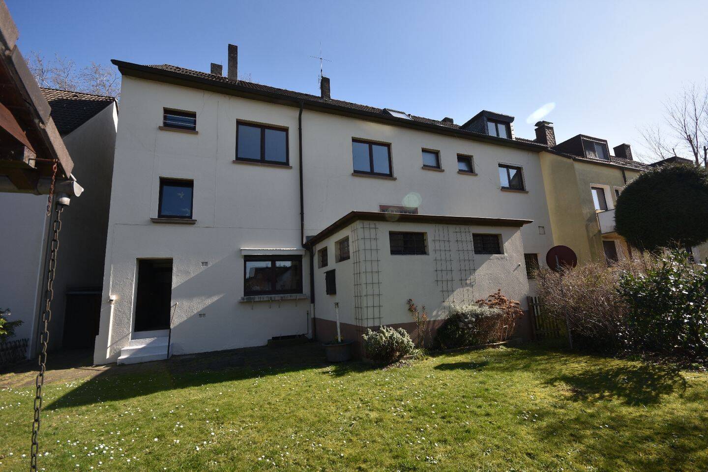 Mehrfamilienhaus mit Eigennutzung im Erdgeschoss, 45145 Essen (Frohnhausen Holsterhausen)