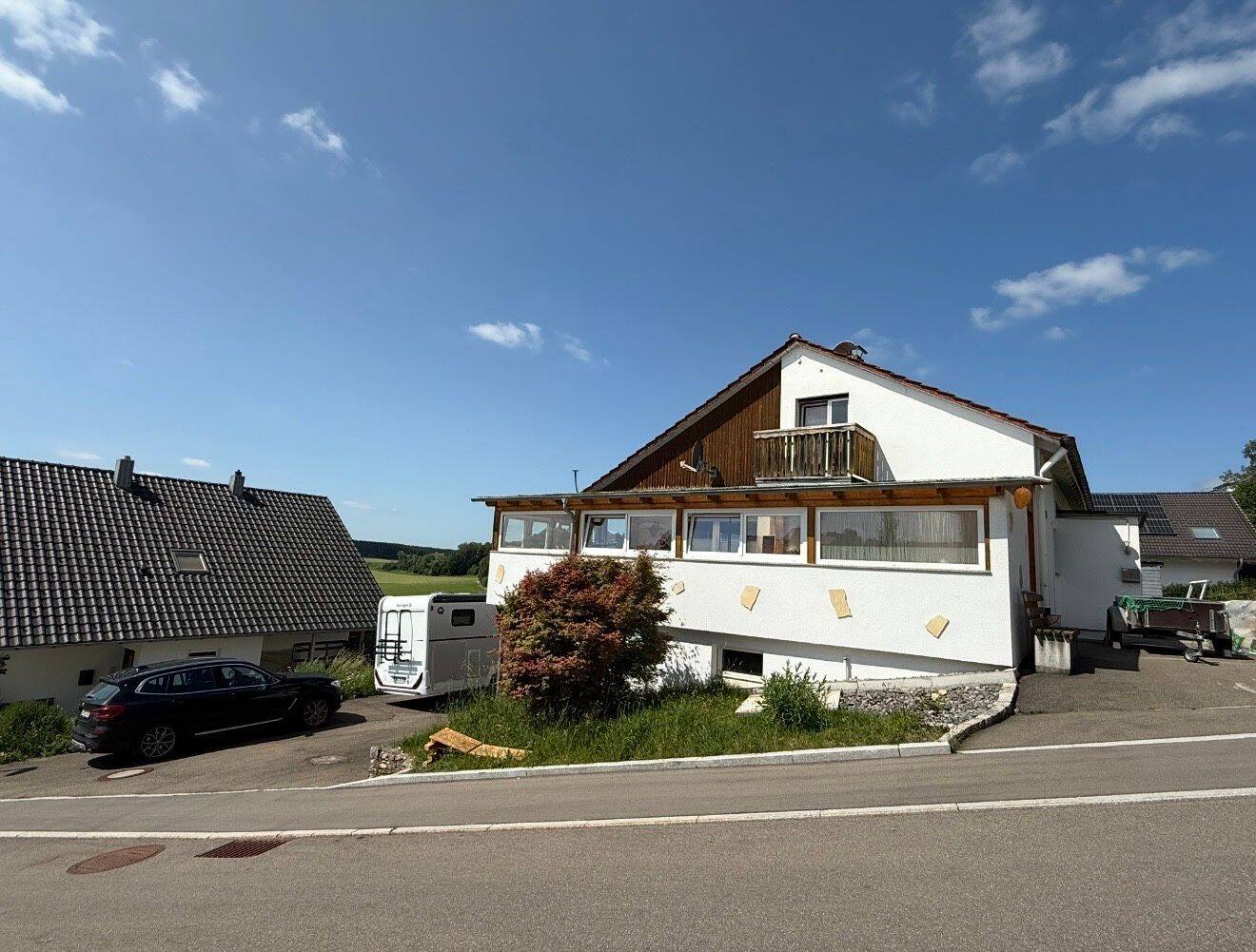 Renovierte Wohnung in ruhiger Wohnlage mit schöner Aussicht, Einbauküche und eigener Terrasse, 72477 Schwenningen