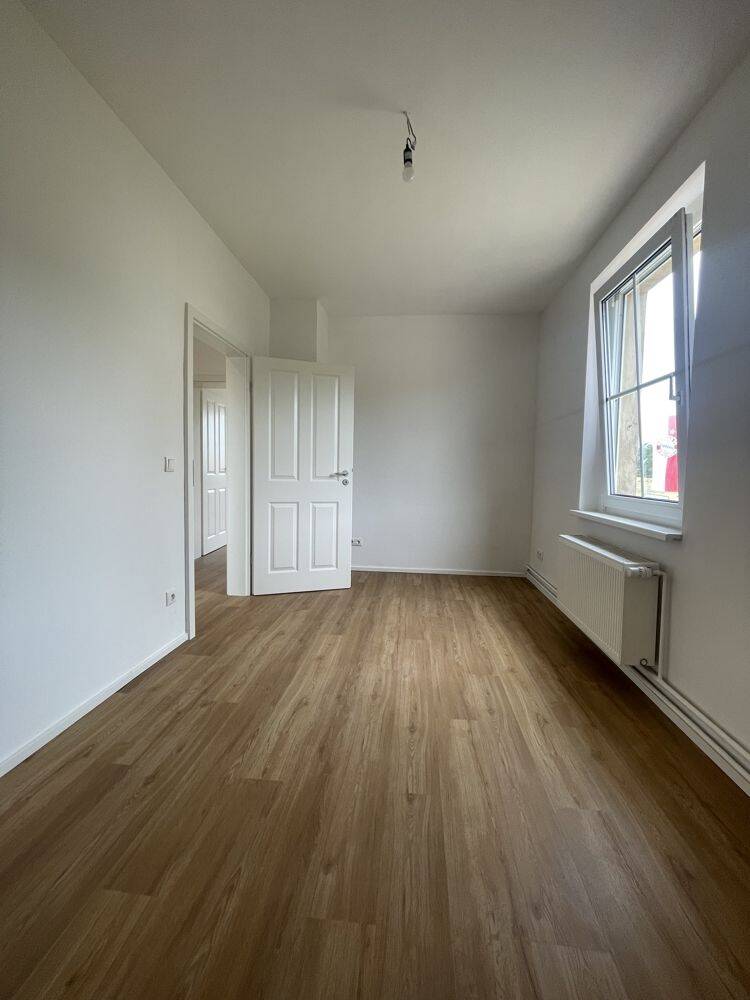 Beelitz OT Zauchwitz: Trebbiner Str.: Erstbezug nach Sanierung: 3-Zi.-Whg. ca. 66 m² zu vermieten, 14547 Beelitz