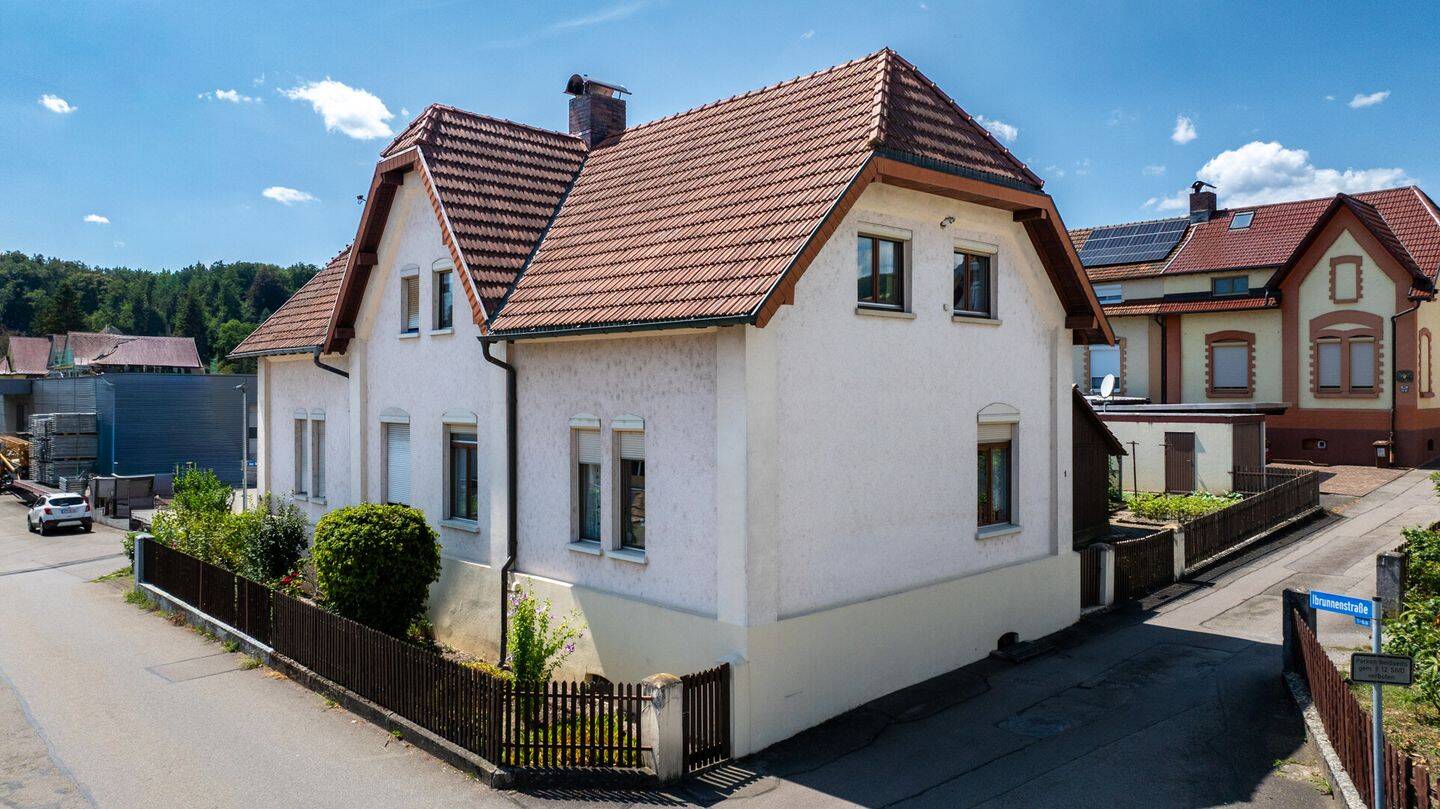 Zentrumsnah wohnen – Einfamilienhaus (Doppelhaushälfte) mit Garage und Garten in Unterlauchringen, 79787 Lauchringen