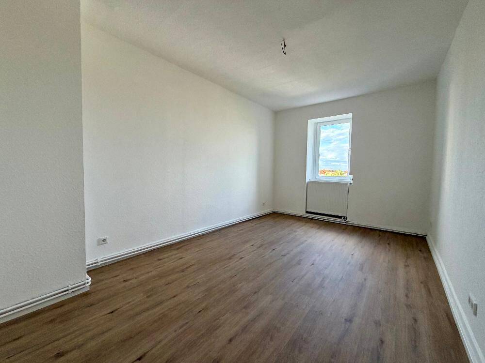 Erstbezug nach Kernsanierung: helle 2-Zimmer-Altbauwohnung im 4. OG – neue Elektrik, neue Heizung, neues Bad, 63452 Hanau