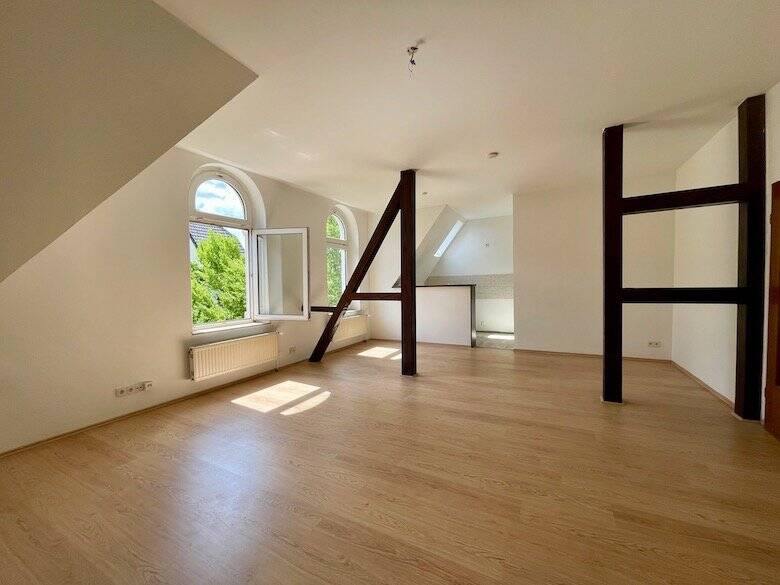 Helle Dachgeschosswohnung mit Altbaucharme, 44892 Bochum (Langendreer)