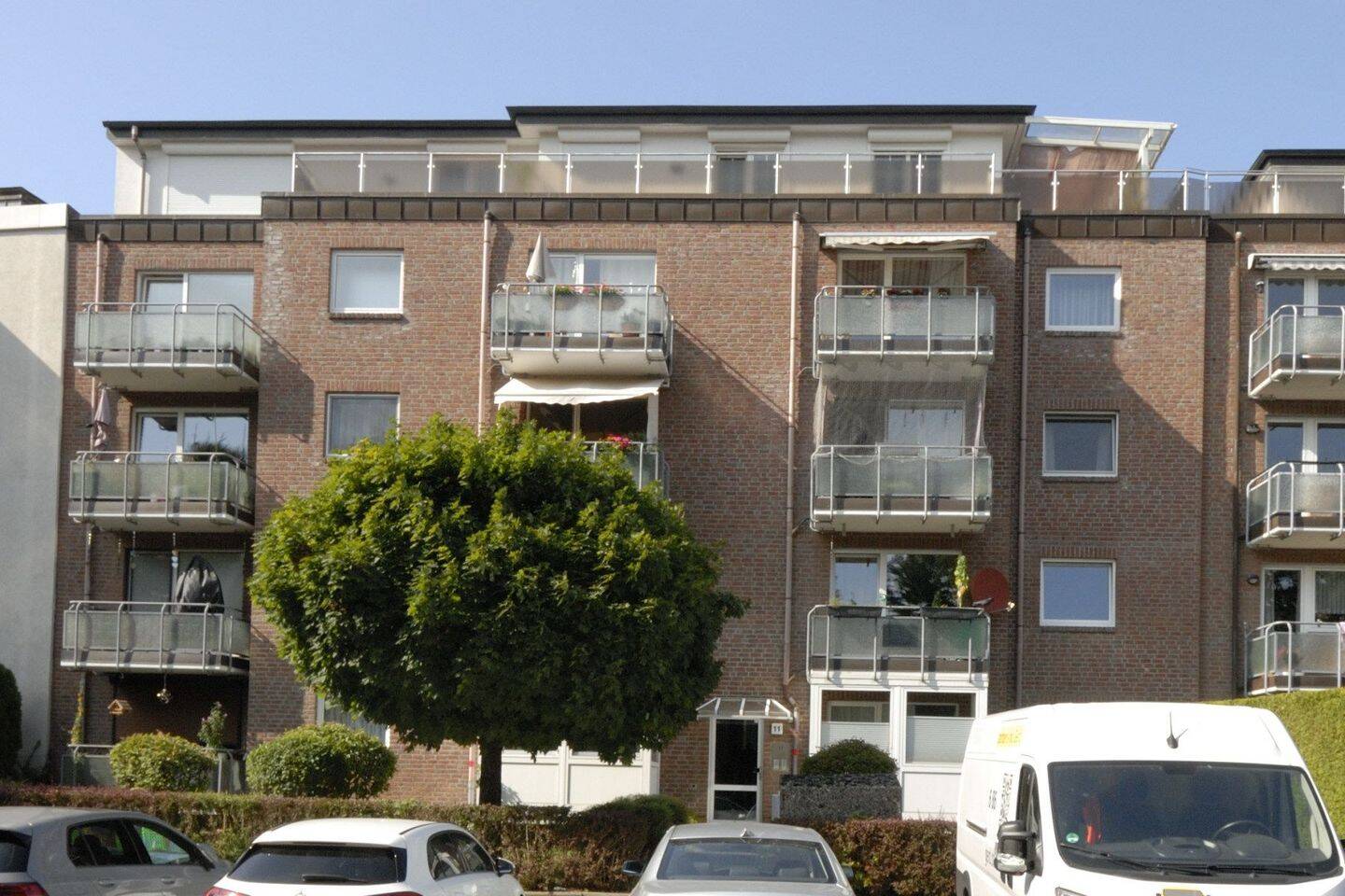 Gepflegte 3-Zi.-Whng. 95 m² in HH-Jenfeld: Großzügige Wohnung mit Balkon, inkl TG-Stellplatz, Fahrstuhl im Haus, 22045 Hamburg (Wandsbek Jenfeld Tonndorf)
