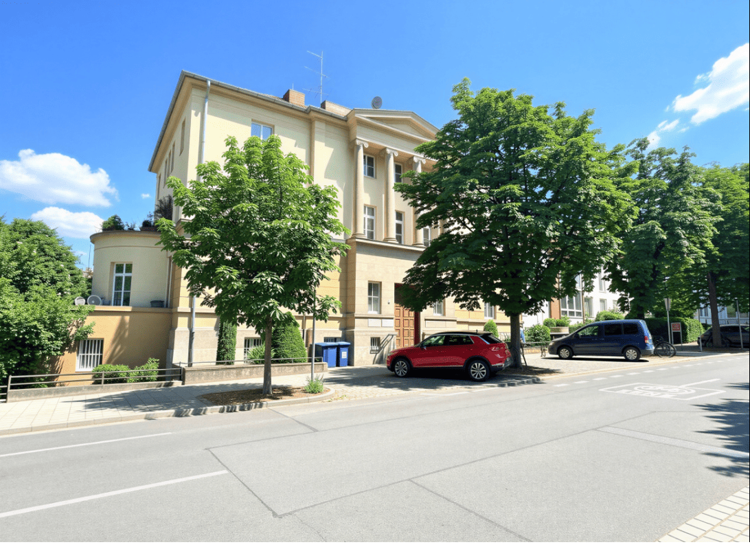 3-Zimmer-Wohnung mit Entwicklungspotenzial in historischer Villa, 38100 Braunschweig (Braunschweig Innenstadt)