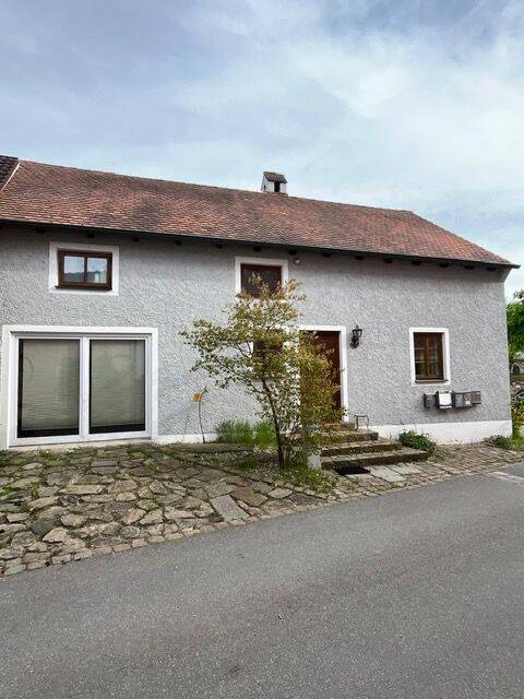 Solide Anlage! Zweifamilienhaus in attraktiver Lage im Zentrum von Regenstauf, 93128 Regenstauf