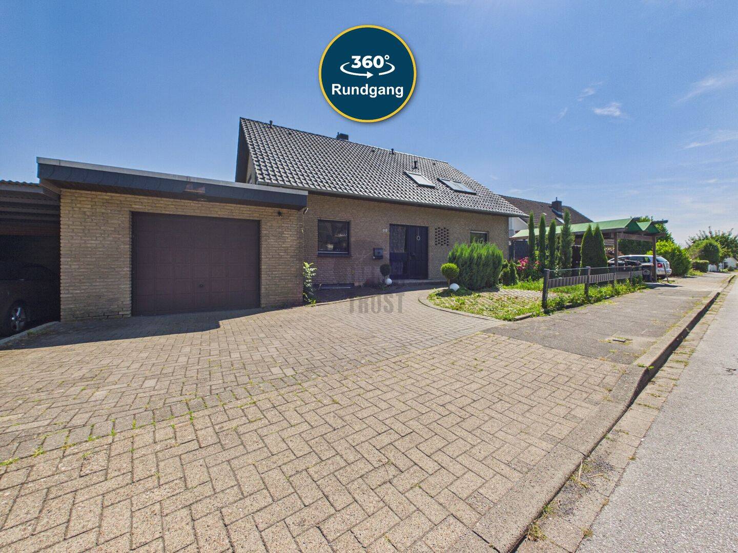 Großzügiges Zweifamilienhaus mit Wintergarten und Garten in Hüllhorst, 32609 Hüllhorst