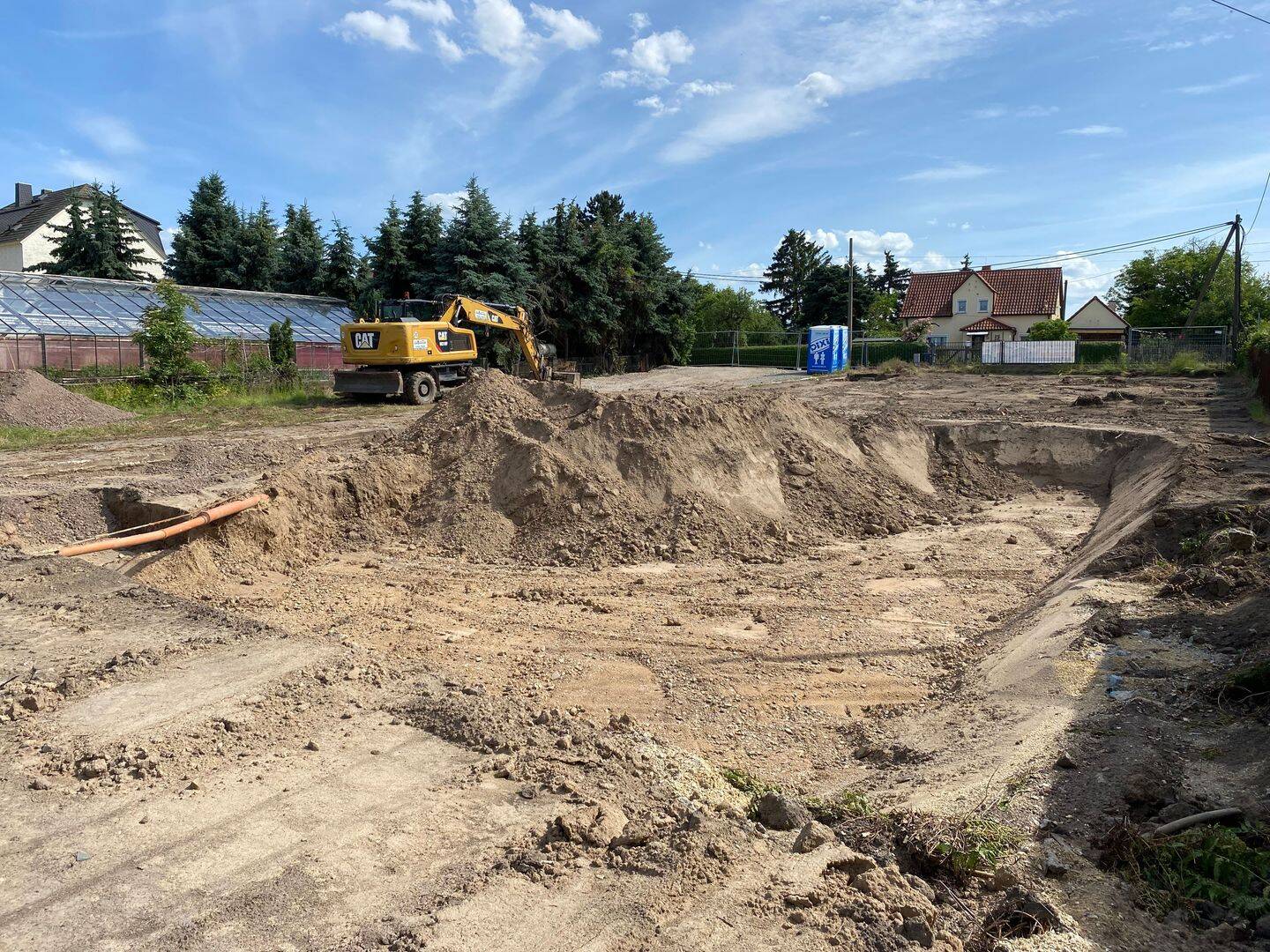 Exklusive Doppelhaushälfte mit Traumgarten in begehrter Lage von Dresden-Cossebaude, 1156 Dresden