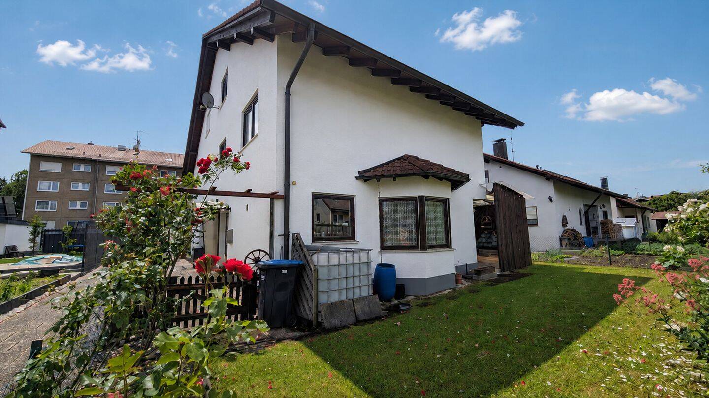 Gepflegte Doppelhaushälfte mit schönem Garten, Terrasse und optional zwei Garagen, 73079 Süßen
