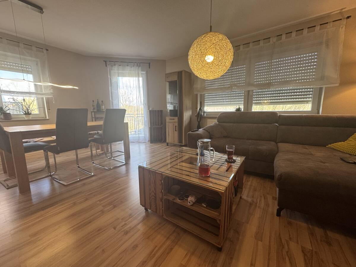 Sofort einziehen: gepflegte 2-Zimmer-Wohnung mit neuem Bad, Balkon und Stellplatz in Zaisenhausen, 75059 Zaisenhausen