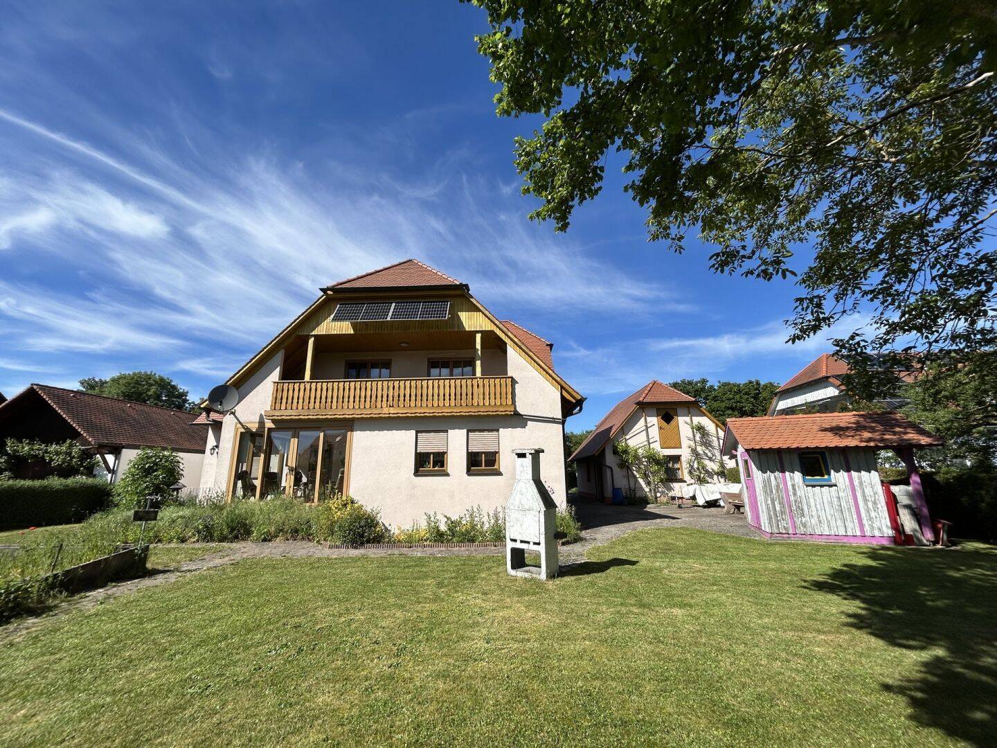 Mehrgenerationenhaus (3 WE) mit Garten und Doppelgarage in Oberdachstetten, 91617 Oberdachstetten