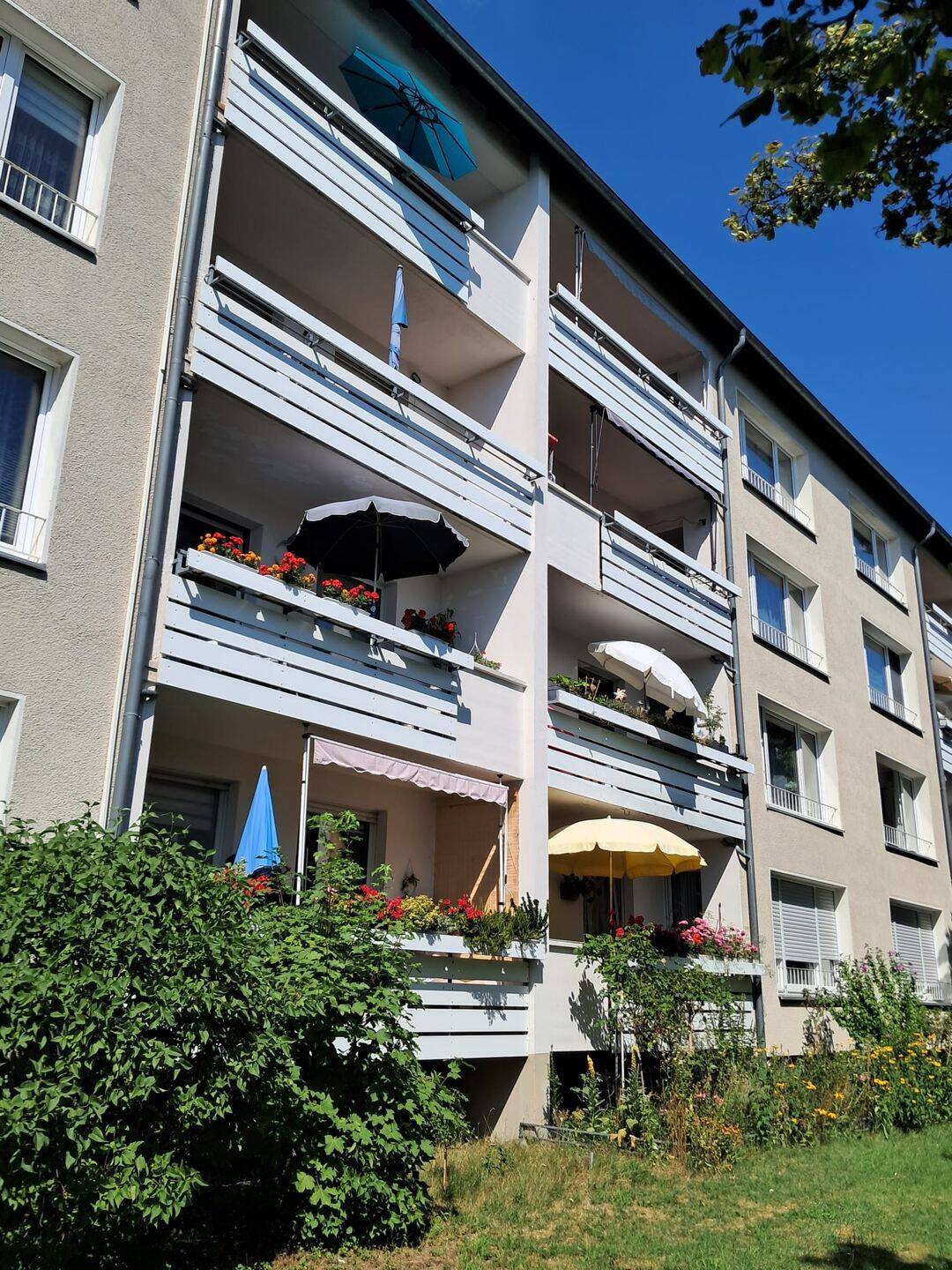 Gepflegte 4-Zimmer-Wohnung mit Balkon in Paderborn/Schloß Neuhaus, provisionsfrei, 33104 Paderborn