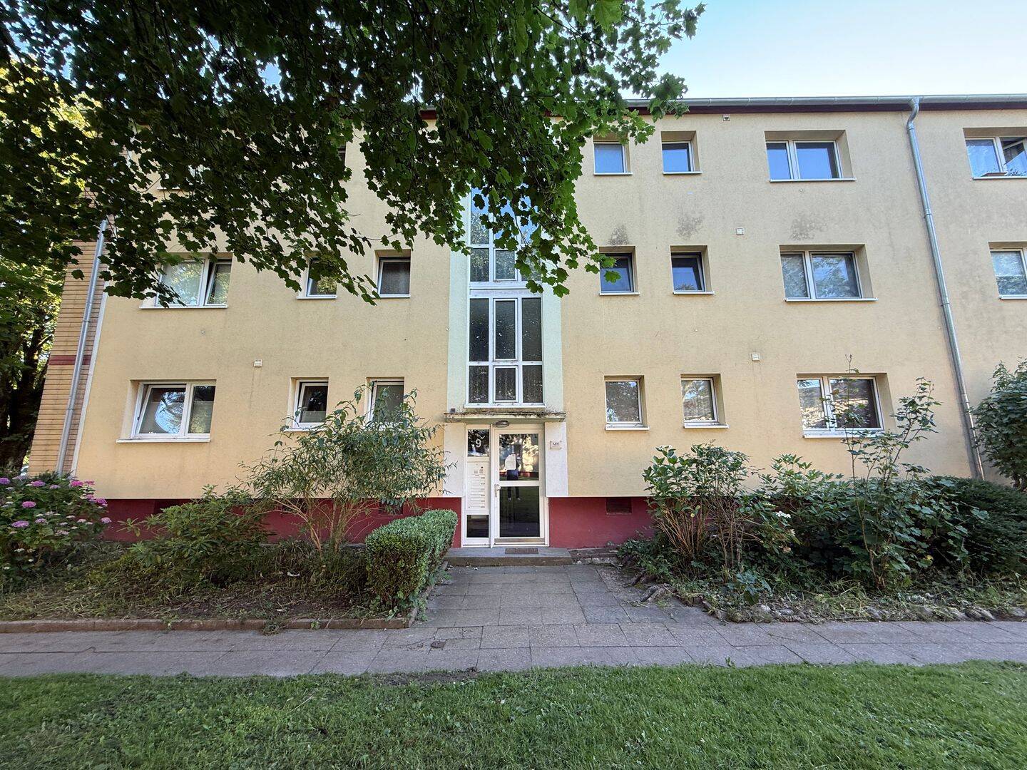 Helle 3-Zimmer-Wohnung mit Balkon und schönem Grünblick, 24944 Flensburg (Fruerlund Mürwik)