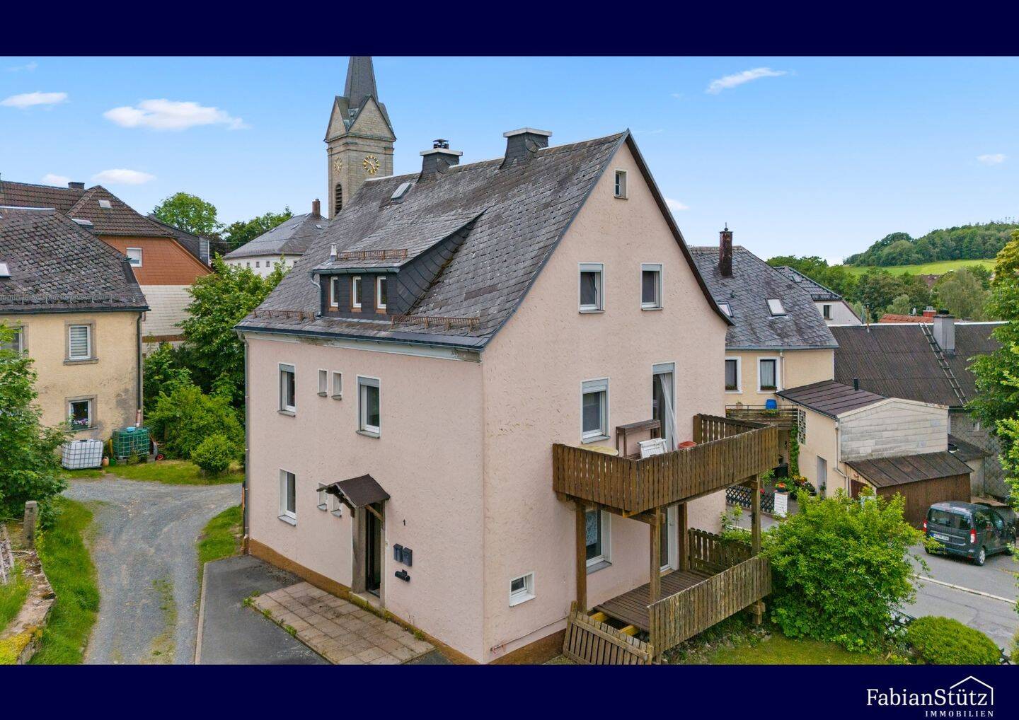 Großzügiges Zweifamilienhaus mit traumhaftem Garten im Herzen von Zell, 95239 Zell im Fichtelgebirge