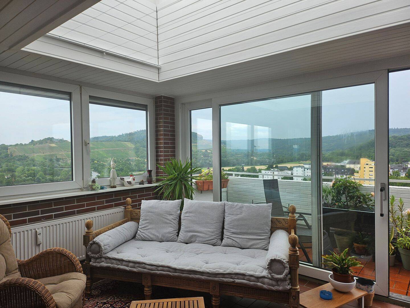 Penthouse mit Panoramablick in Winnenden: 3,5-Zimmer-Wohnung mit Wintergarten, Balkon und Garage, 71364 Winnenden