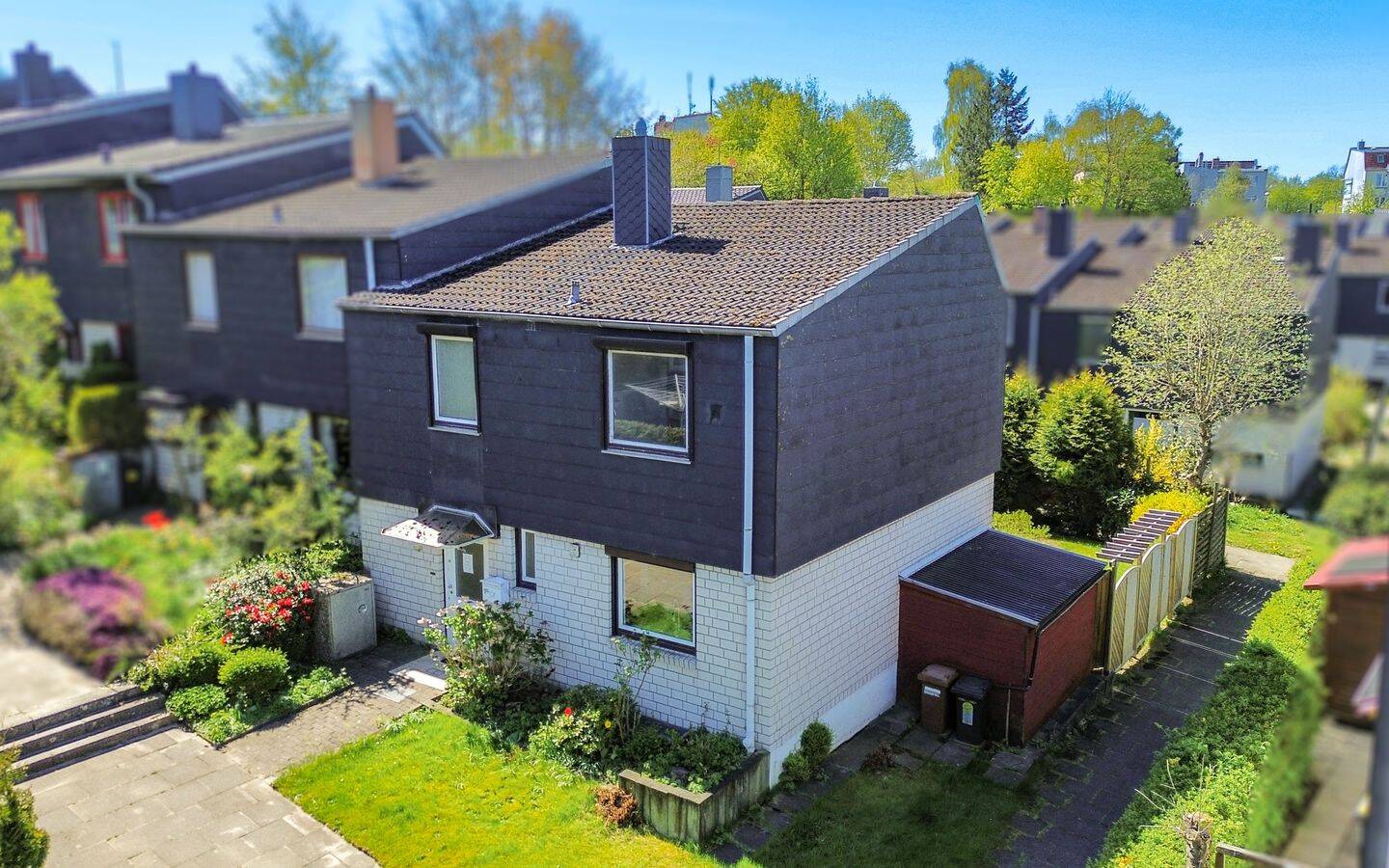 Familienwohnen mit Perspektive – Reihenendhaus mit Garten, Balkon und Vollkeller, 24147 Kiel (Elmschenhagen-Nord)