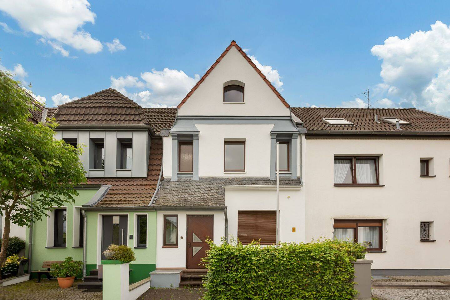 Charmantes und renoviertes Reihenmittelhaus in toller Lage von Holthausen, 40589 Düsseldorf