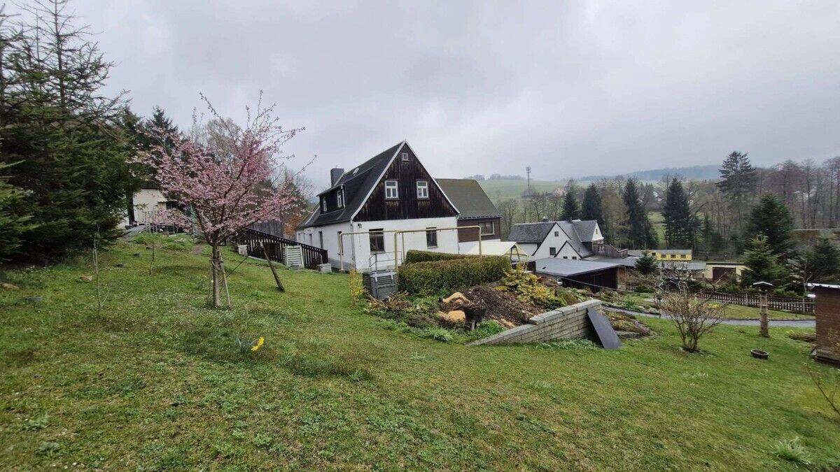 Großes Einfamilienhaus mit Ausbauoption in ruhiger Lage!, 8340 Schwarzenberg/Erzgeb.