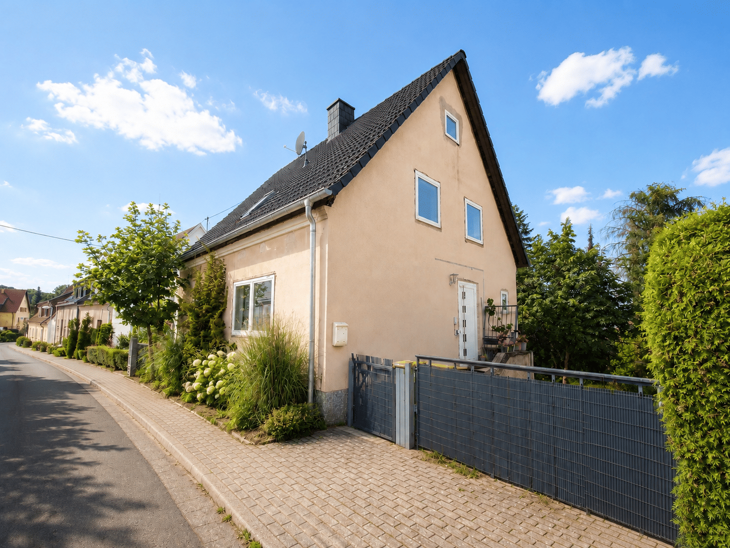 Modernisierte Technik trifft Gestaltungsspielraum – großzügiges Einfamilienhaus in Dudweiler Süd, 66125 Saarbrücken