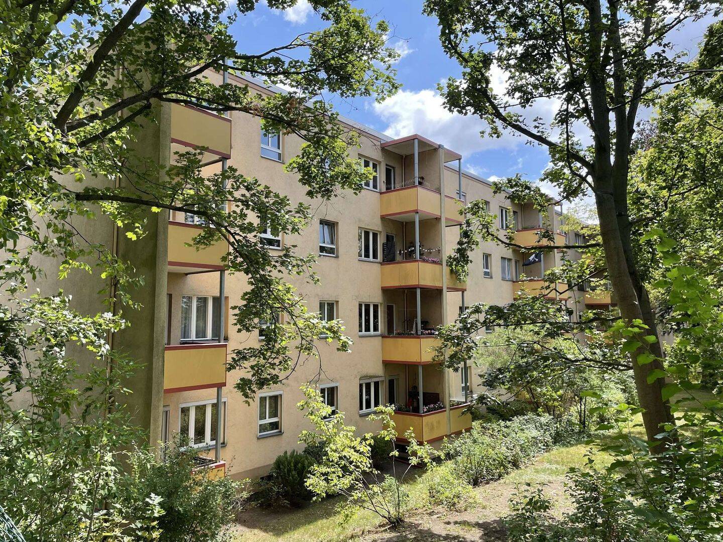 Bezugsfreie Wohnung in saniertem Zustand mit Süd-West-Balkon und Einbauküche, 12169 Berlin (Steglitz-Zehlendorf Steglitz)