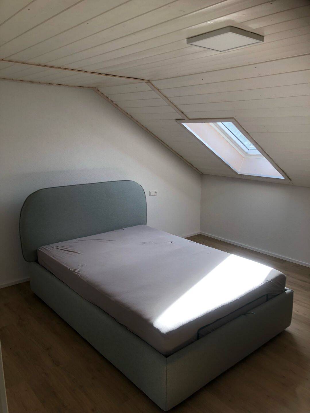 Schön gelegene Dachwohnung in Rheinheim, 79790 Küssaberg