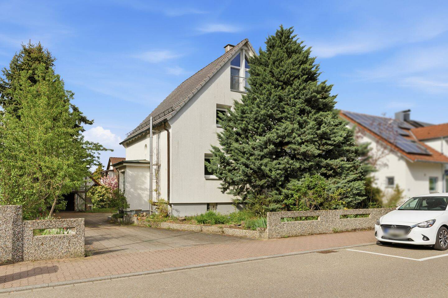 Einfamilienhaus für Individualisten – mit Anbau, großer Dachterrasse, Garage & Carport in Eggenstein, 76344 Eggenstein-Leopoldshafen