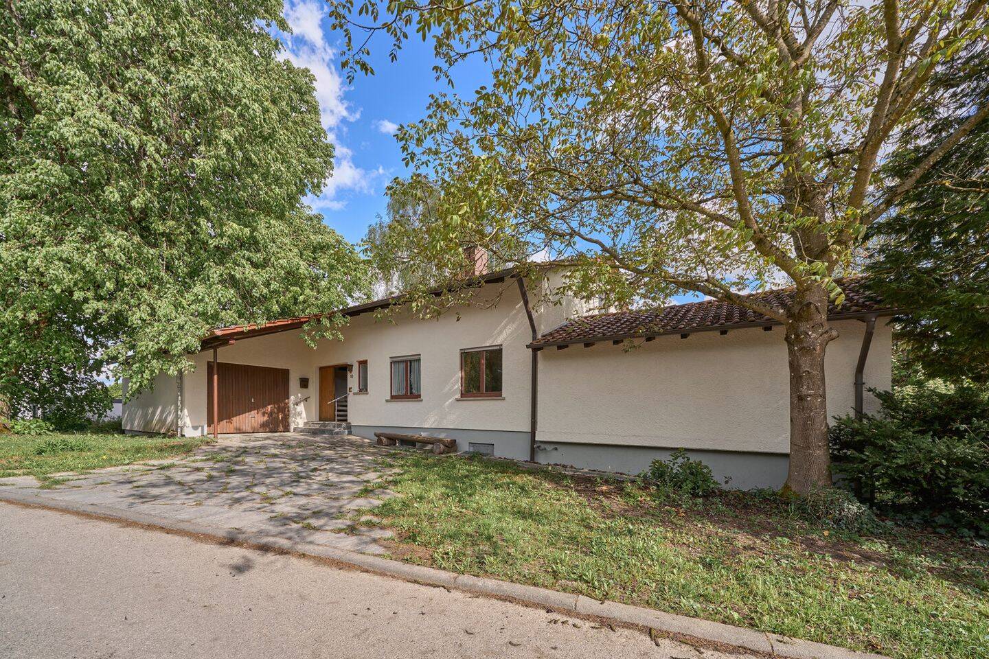 Einfamilienhaus mit viel Wohnfläche auf großzügigem Grundstück, 88605 Meßkirch