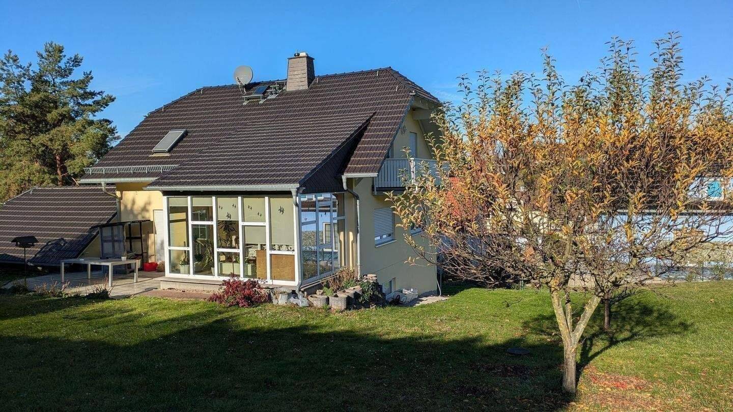 Repräsentatives Einfamilienhaus in ruhiger begrünter Lage  mit großem Grundstück, 1705 Freital