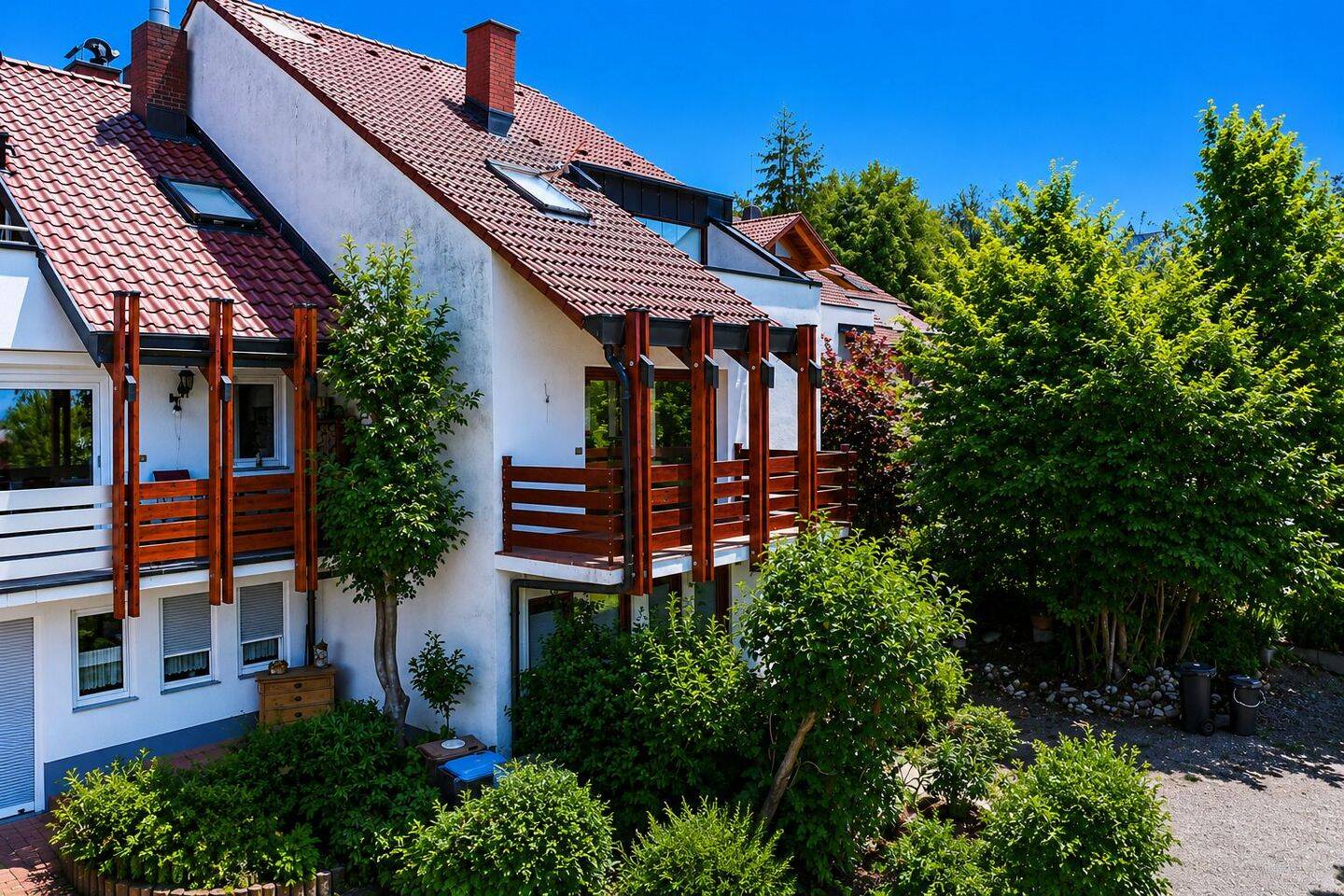 Rümmingen: Große Doppelhaushälfte mit schönem Garten, drei Stellplätzen und separater Einliegerwohnung(en), 79595 Rümmingen