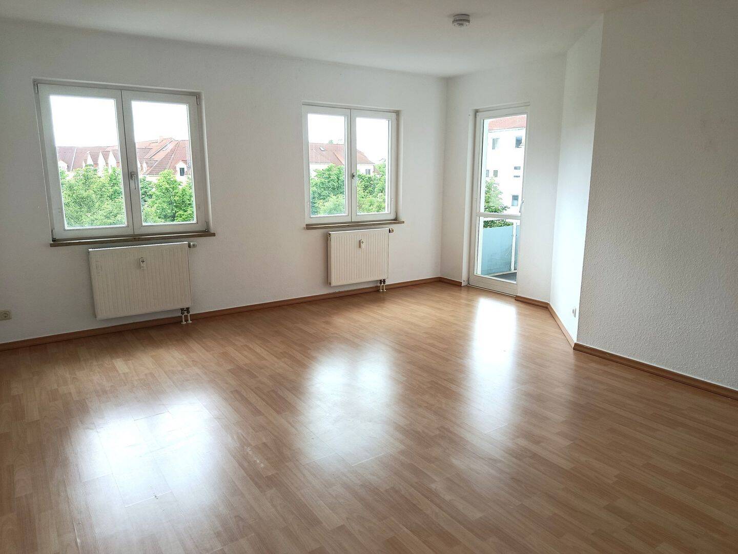 Borsdorf – Tolle 2 Zi.-Whg. | Balkon | EBK | Parkdeck | Ruhige Lage, 4451 Borsdorf
