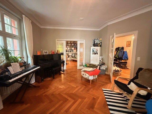 Geräumige Familienwohnung mit Balkon und Wintergarten in Mannheim-Lindenhof, 68163 Mannheim (Fabrikstation Lindenhof Neuhermsheim Neuostheim)
