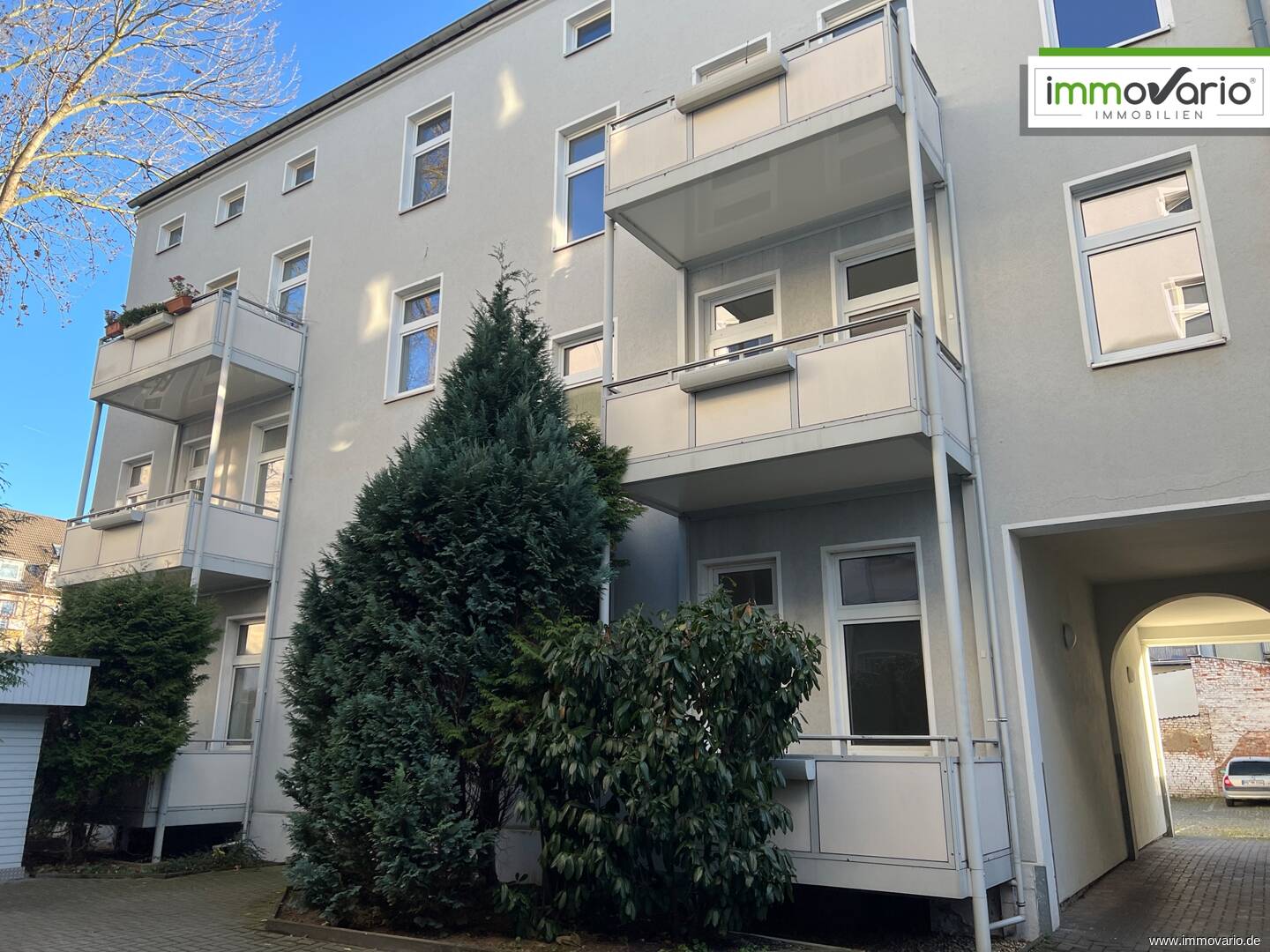 Helle, einfache 3-Raum-Wohnung mit Balkon, Tageslichtbad, Wanne und Abstellraum. Stellplatz möglich, 39112 Magdeburg (Leipziger Str. Sudenburg)