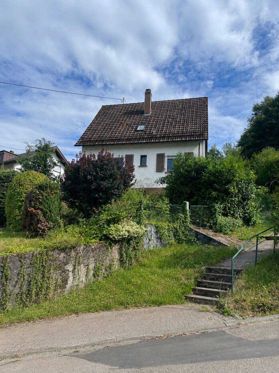 **Naturnah wohnen: Zweifamilienhaus mit Ausbaupotenzial- Sanierungsbedürftig**, 76571 Gaggenau
